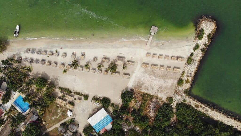Foto aerea de una de las Cartagena Colombia playas.