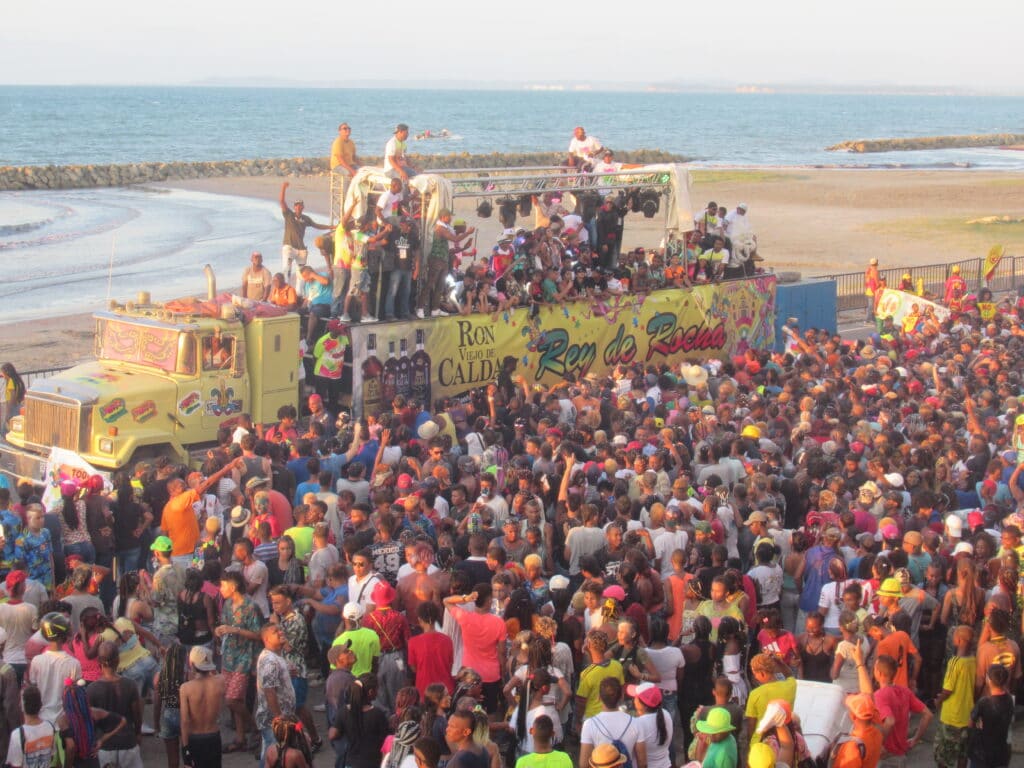 Photo of a truck pulling a stage with people performing during the Independence of Cartagena Carnival.