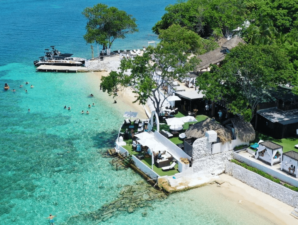 Aerial photo of Bora Bora Beach Club with people enjoying Rosario Island tours from Cartagena there.