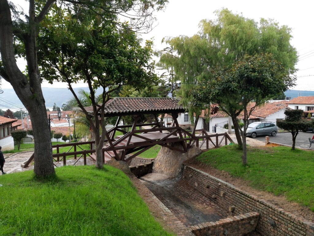 Photo of a bridge in the town of Guatavita.