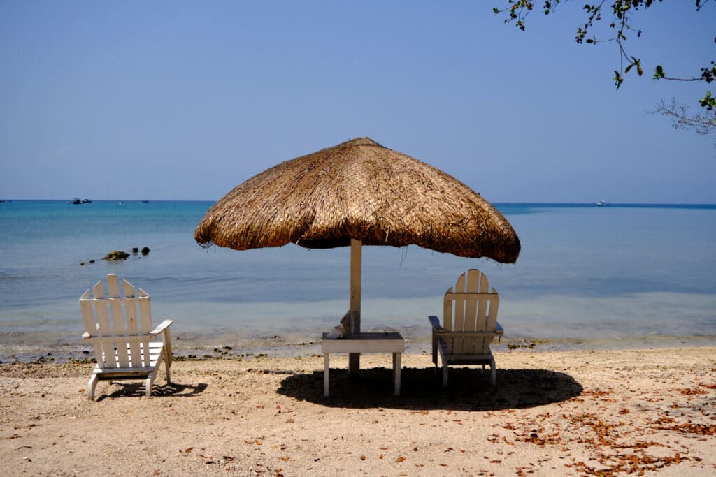 Photo of chairs on a beach in a Isla Rosario.