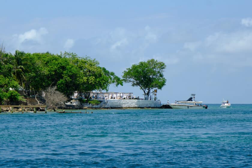 Vista de Bora Bora Beach Club, lugar de pasadías en las Islas del Rosario.