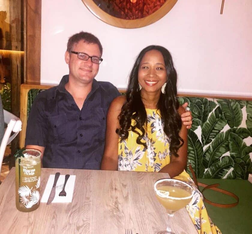 Photo of a couple at a table at Buena Vida Restaurant in Cartagena with  drinks on the table in front.