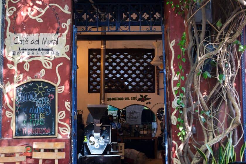 Photo of the entrance way of the Café del Mural in Cartagena.
